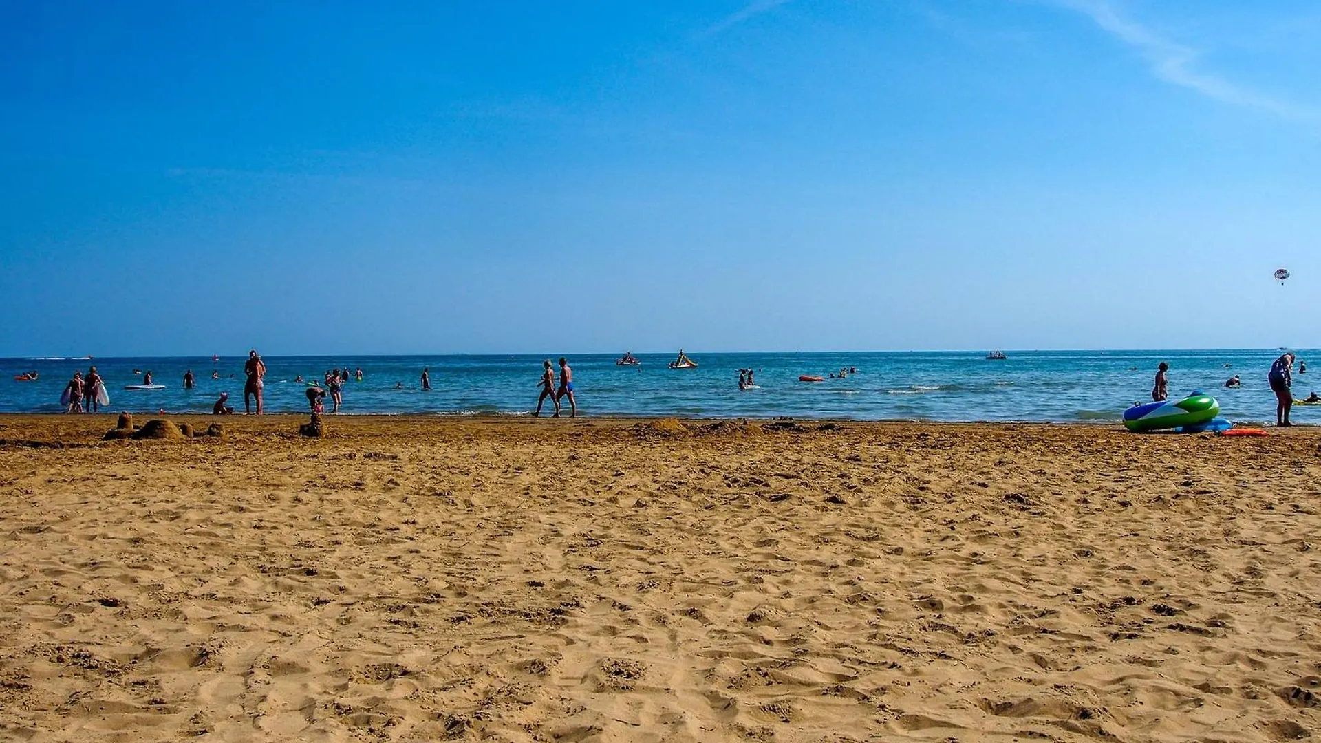 Enjoy Your Holidays From This Magnificent Terrace Bibione 0*,