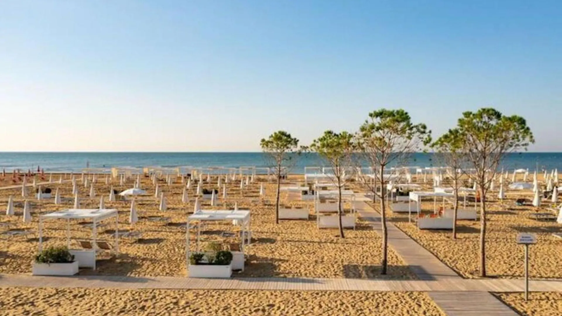 Enjoy Your Holidays From This Magnificent Terrace Bibione Apartment